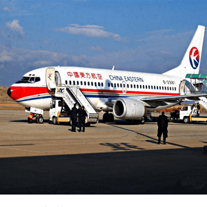 建三江湿地机场物流航空快运业稳步发展的原因是什么？